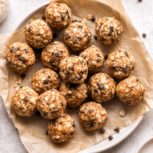 peanut butter banana energy bites with oats and chocolate chips