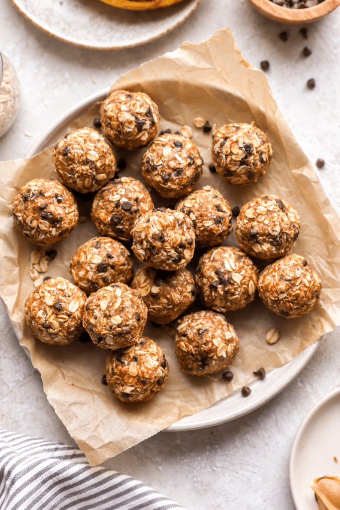 peanut butter banana energy bites with oats and chocolate chips